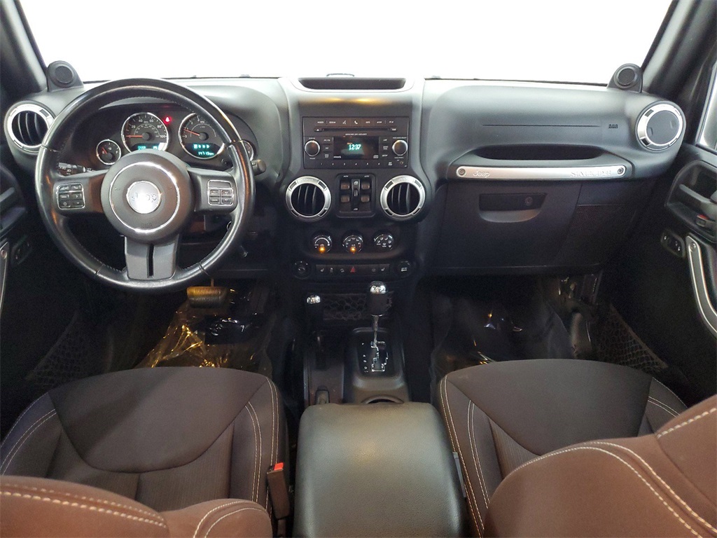 2014 Jeep Wrangler Unlimited Sahara 8