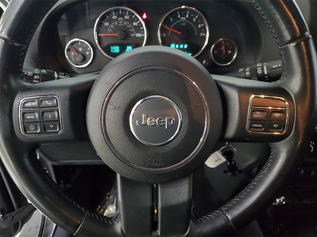 2014 Jeep Wrangler Unlimited Sahara 9