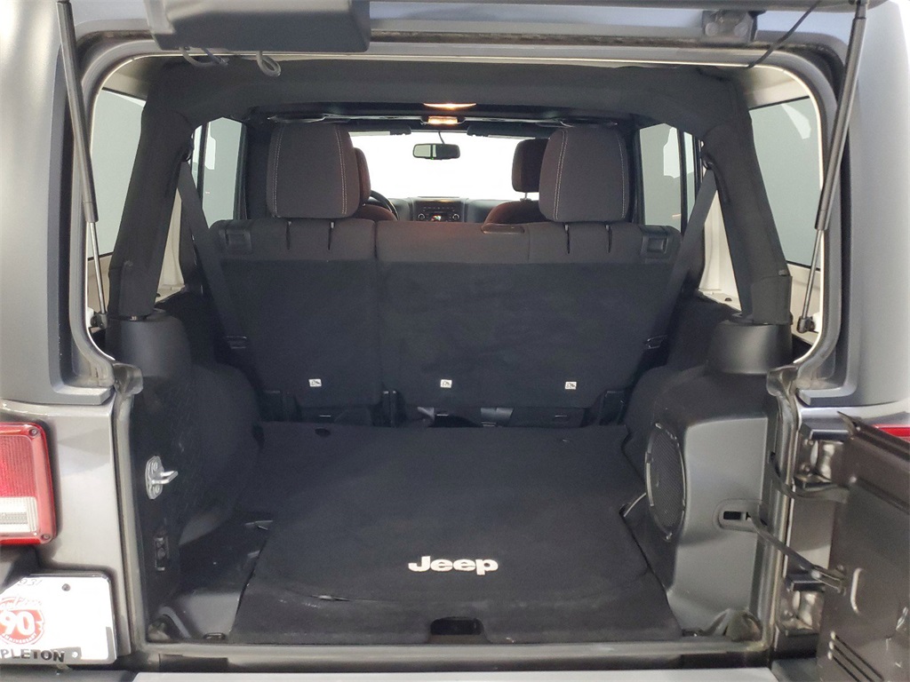 2014 Jeep Wrangler Unlimited Sahara 20