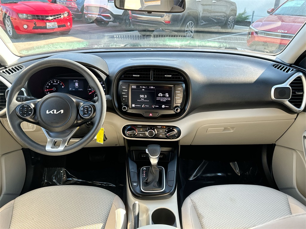 2022 Kia Soul LX 18