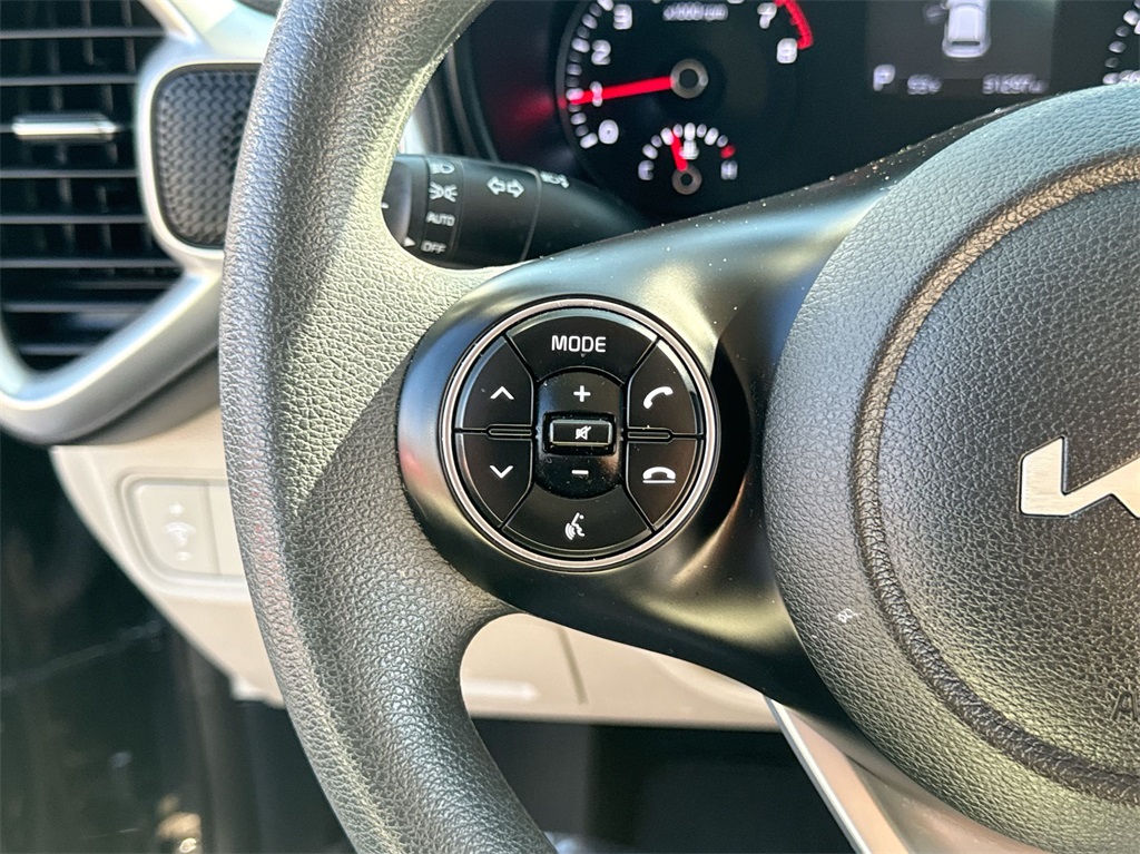 2022 Kia Soul LX 22