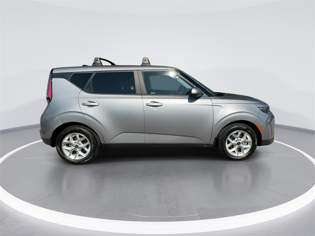 2023 Kia Soul LX 12