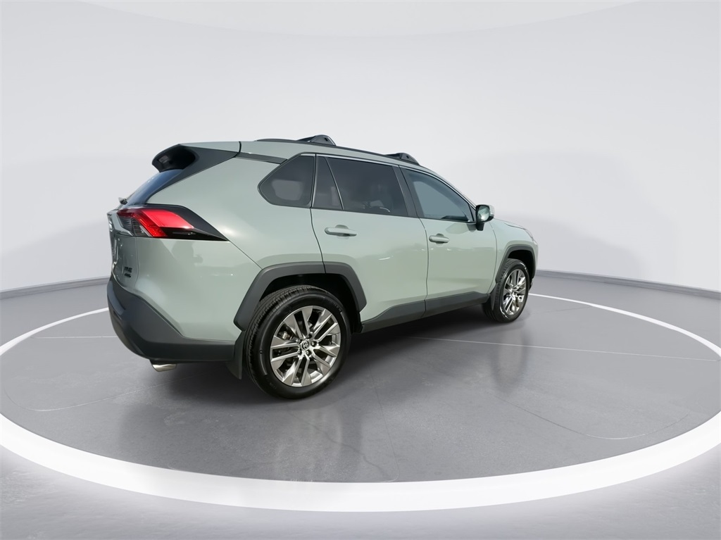 2021 Toyota RAV4 XLE Premium 12