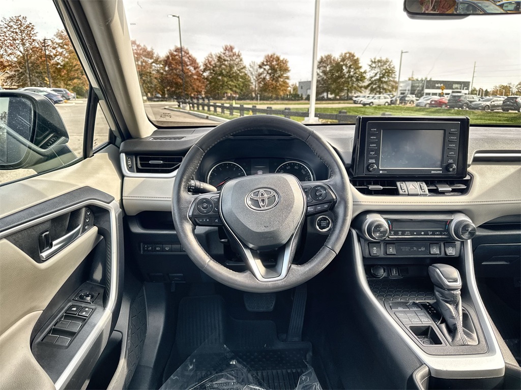 2021 Toyota RAV4 XLE Premium 17