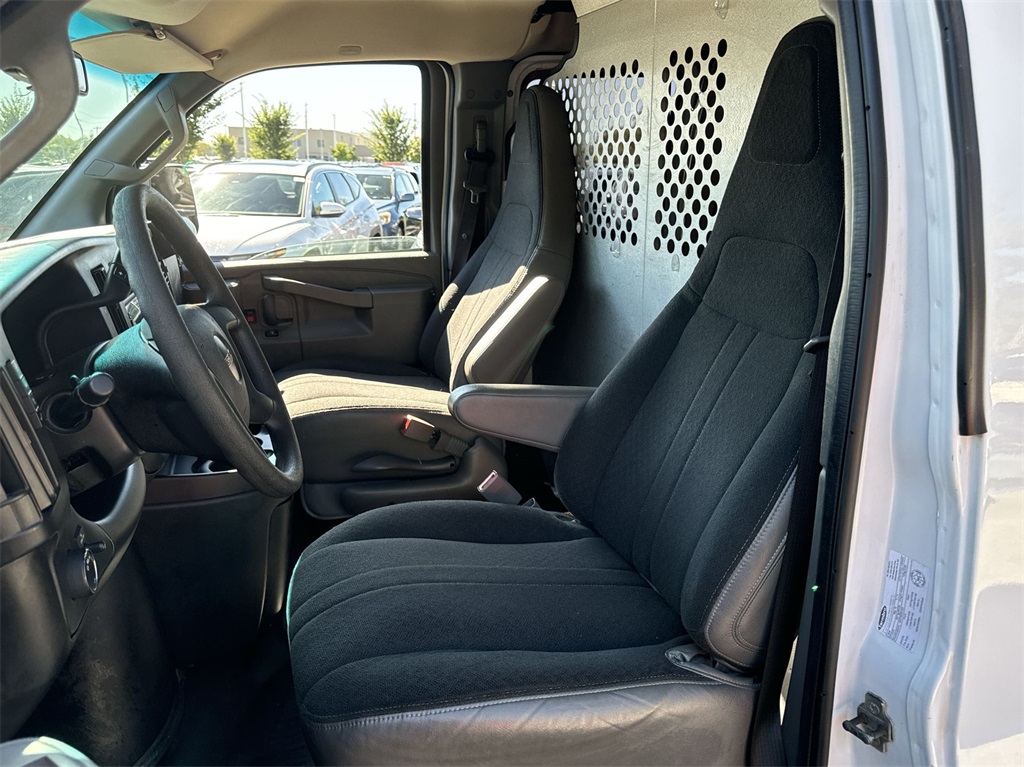 2018 GMC Savana 2500 Work Van 17