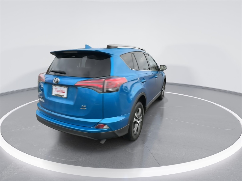 2017 Toyota RAV4 LE 11