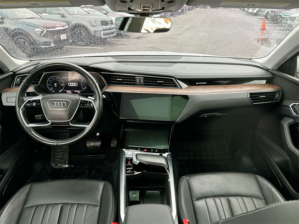 2020 Audi e-tron Premium Plus 18