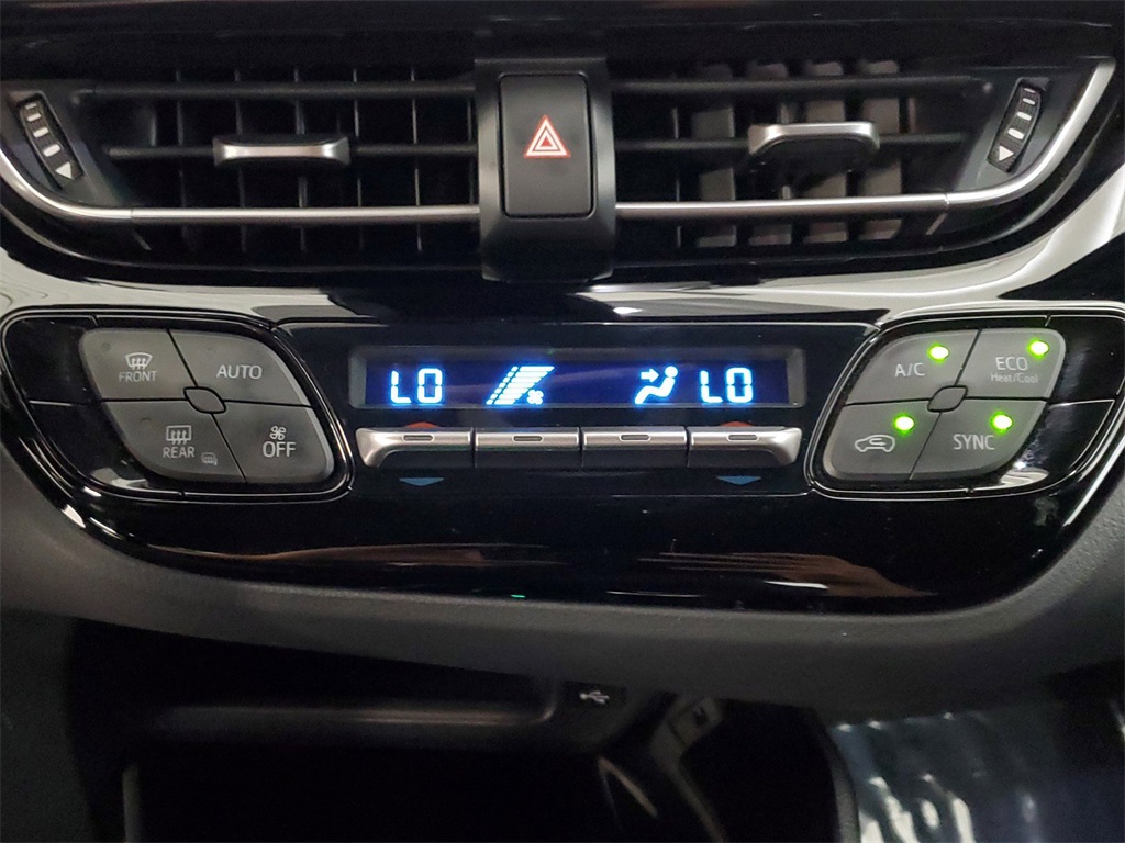 2021 Toyota C-HR XLE 15