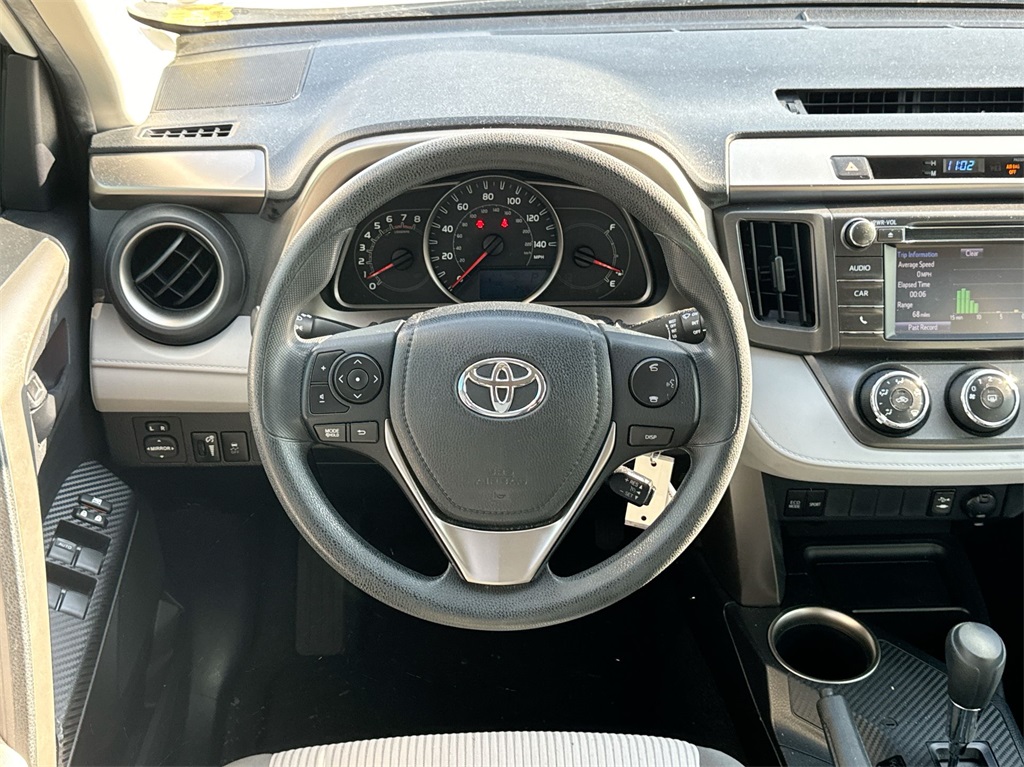 2015 Toyota RAV4 LE 16