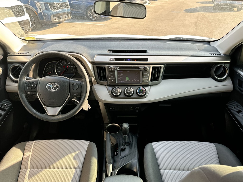 2015 Toyota RAV4 LE 19