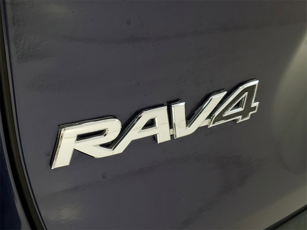 2021 Toyota RAV4 XLE 34