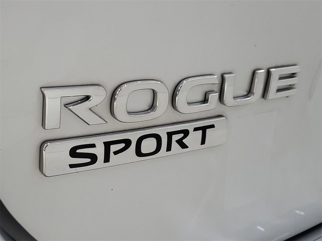 2021 Nissan Rogue Sport SV 34