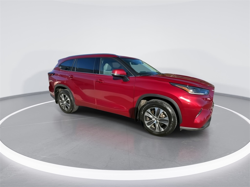 2021 Toyota Highlander XLE 2