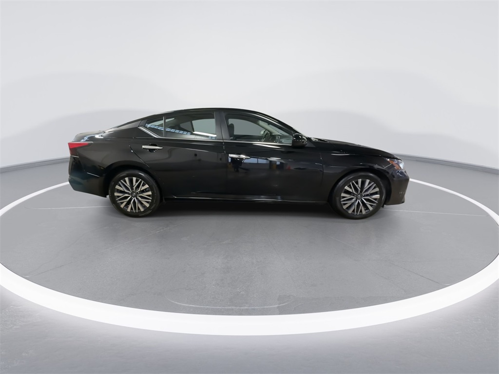 2023 Nissan Altima 2.5 SV 12