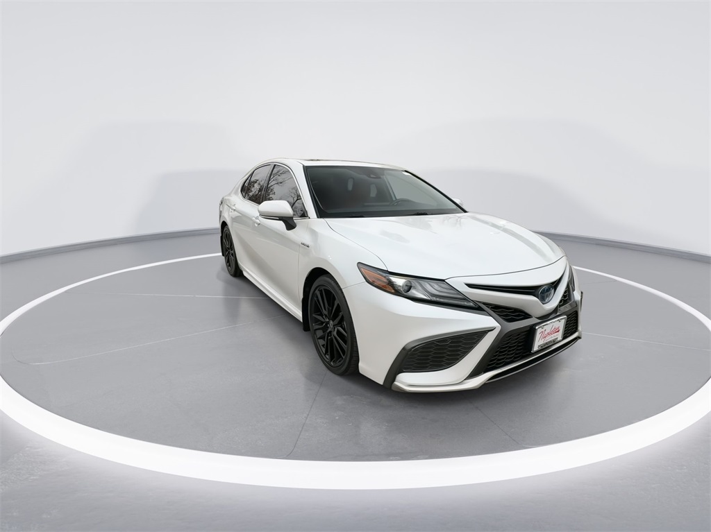 2021 Toyota Camry Hybrid XSE 3