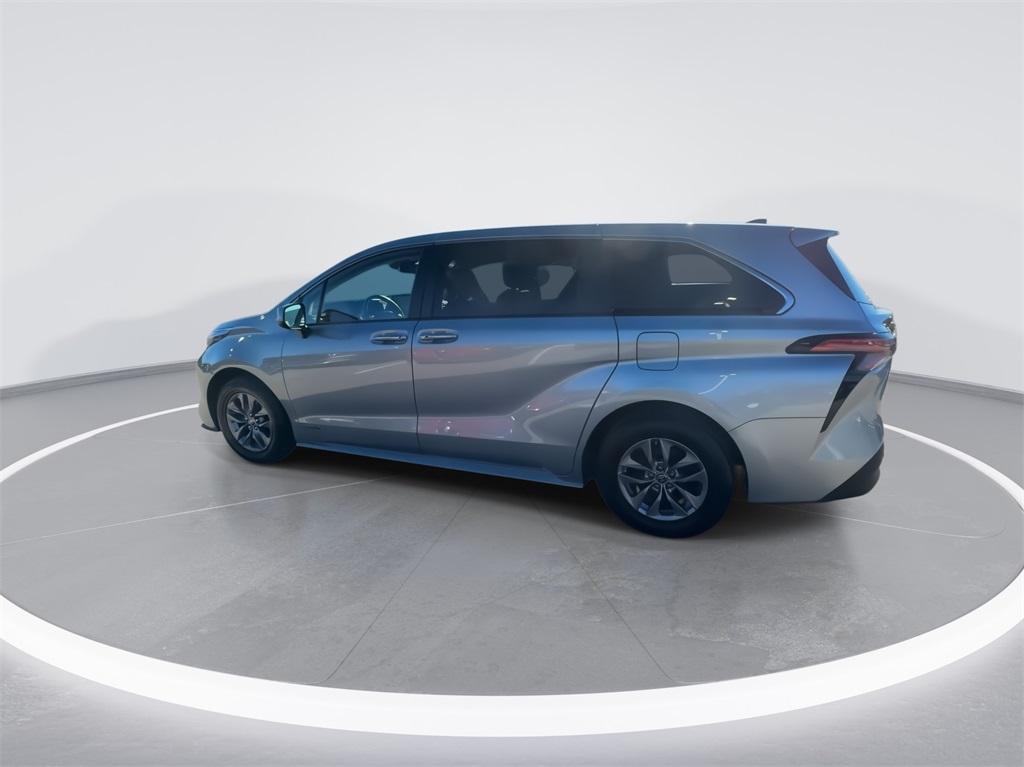 2021 Toyota Sienna XLE 7