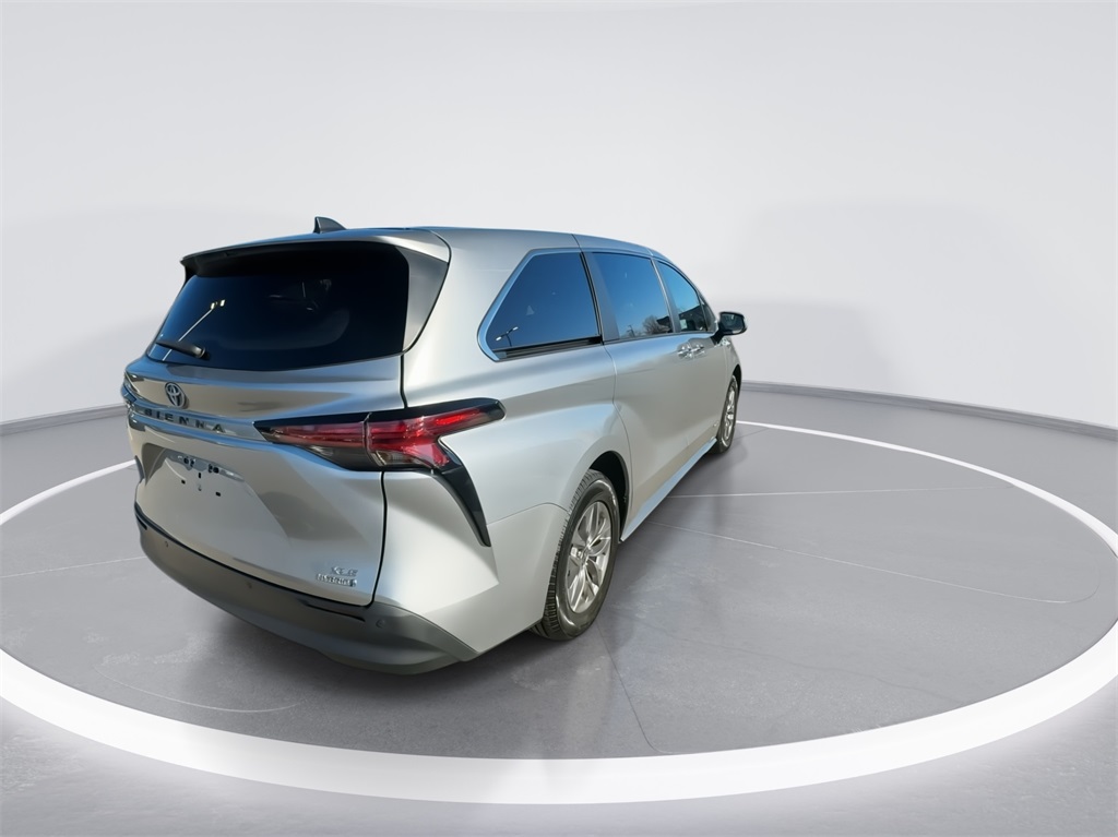 2021 Toyota Sienna XLE 10