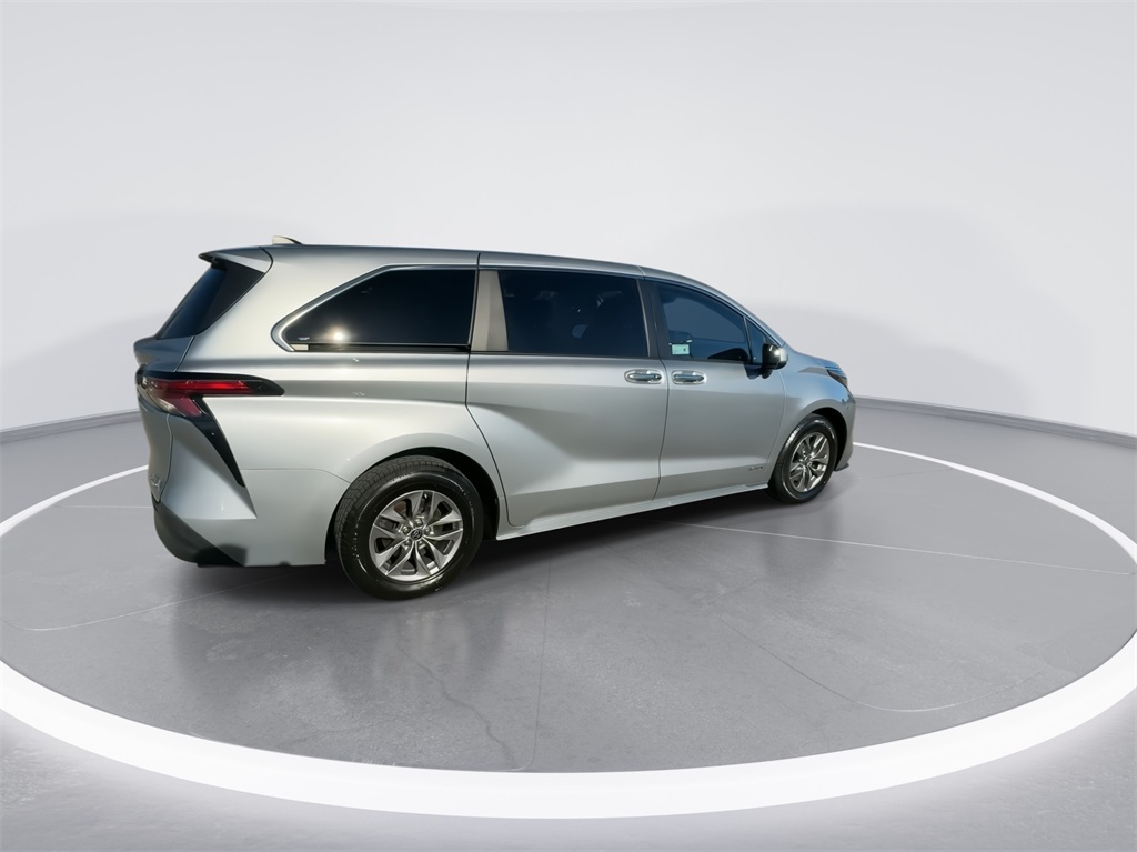 2021 Toyota Sienna XLE 11