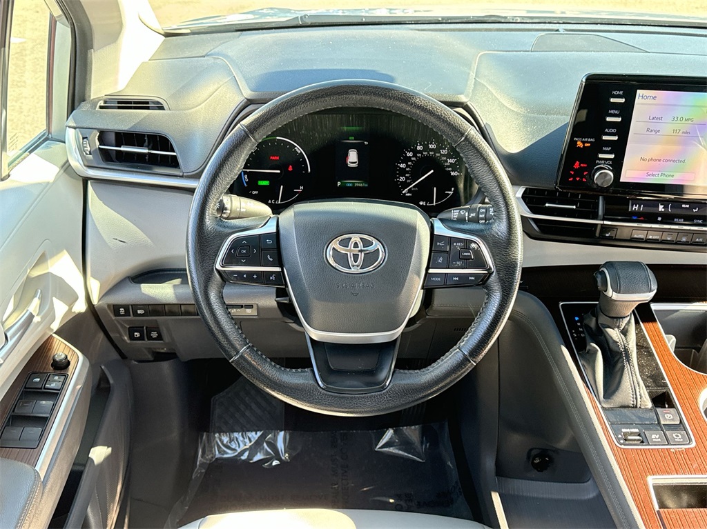 2021 Toyota Sienna XLE 17