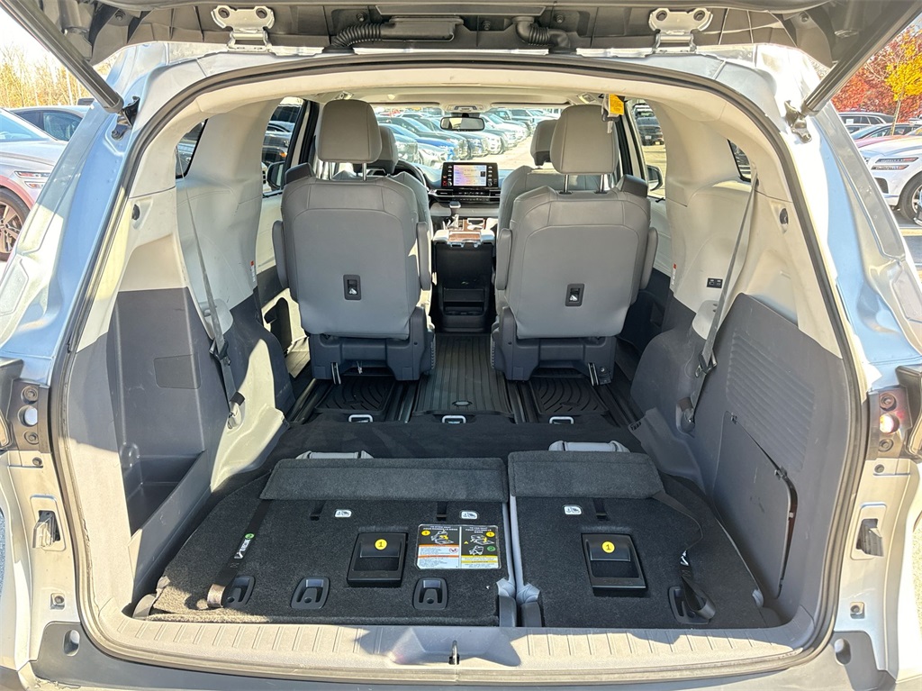 2021 Toyota Sienna XLE 35