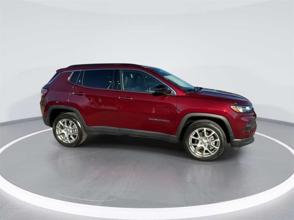 2022 Jeep Compass Latitude Lux 2