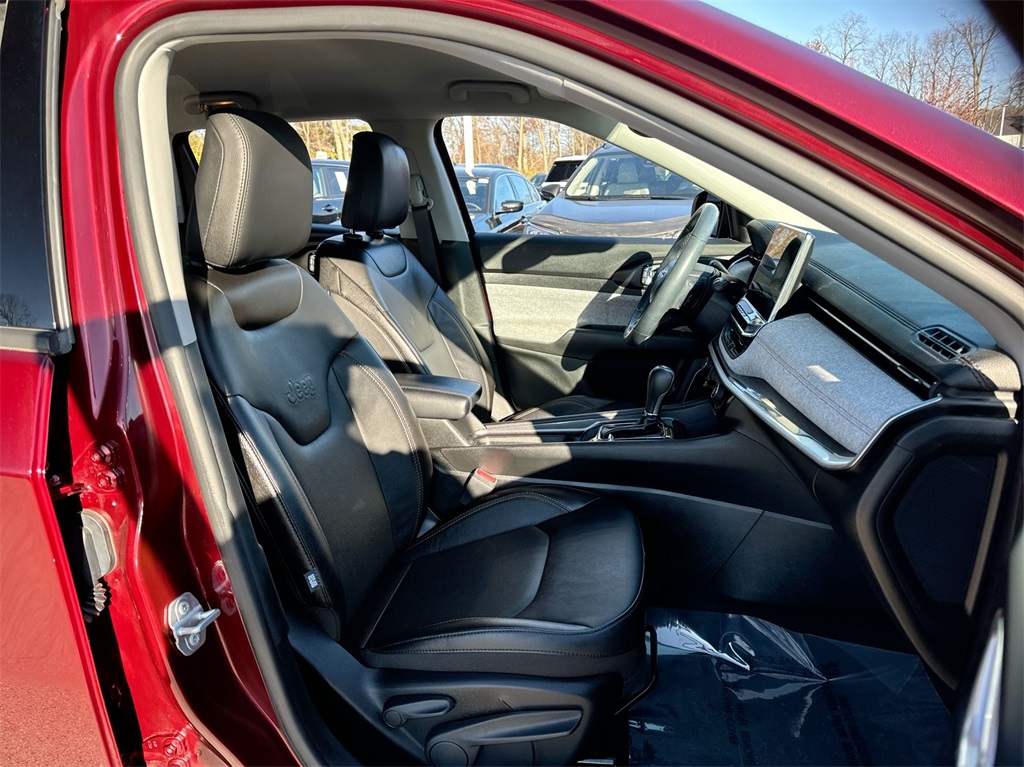 2022 Jeep Compass Latitude Lux 35