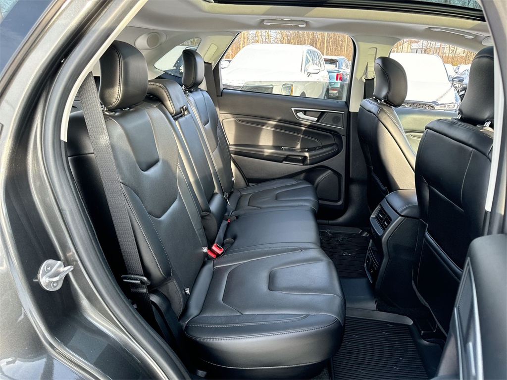 2019 Ford Edge Titanium 29