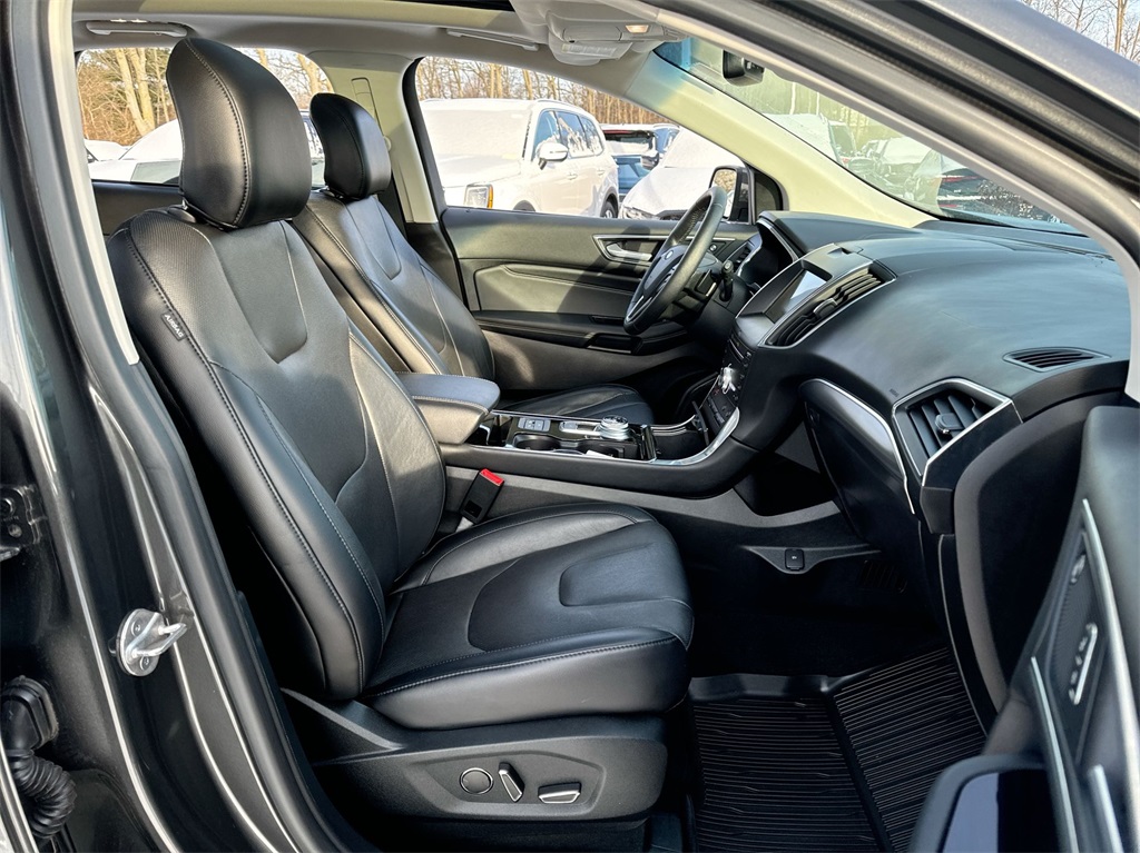 2019 Ford Edge Titanium 30