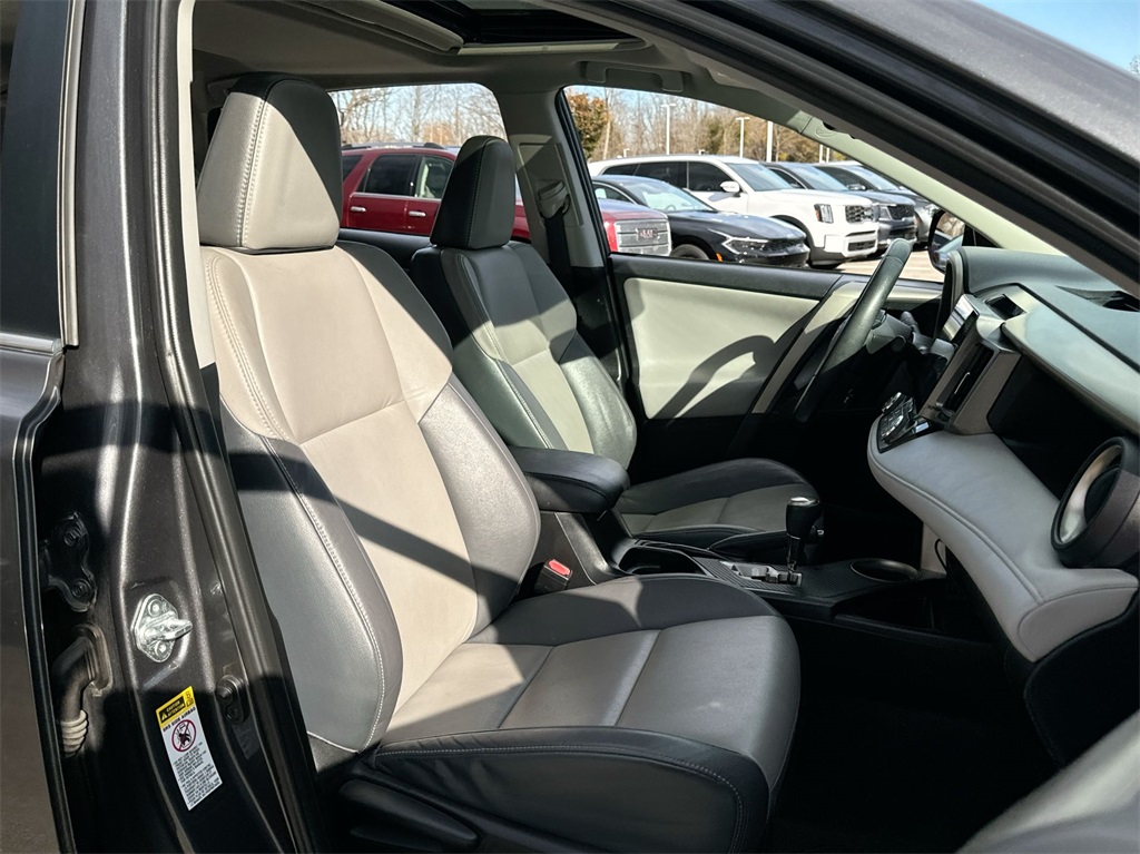 2014 Toyota RAV4 Limited 35