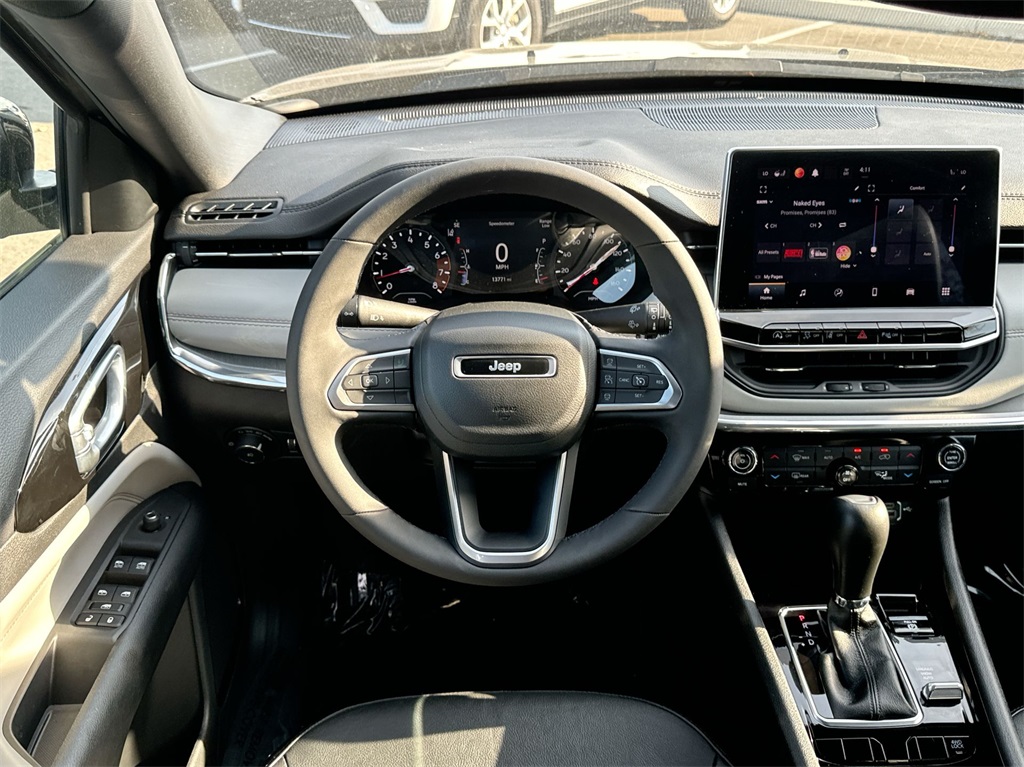 2023 Jeep Compass Limited 17