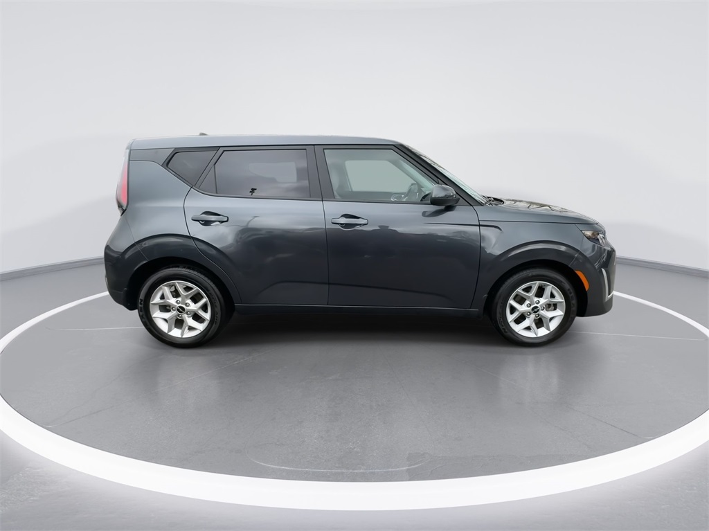 2023 Kia Soul LX 12