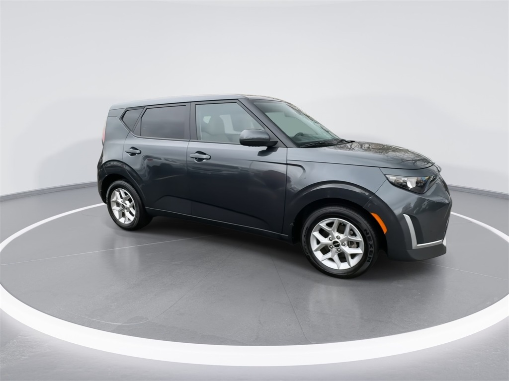 2023 Kia Soul LX 13