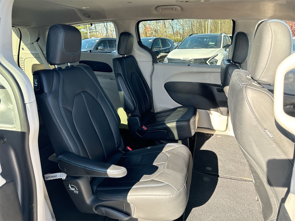 2021 Chrysler Pacifica Touring L 35