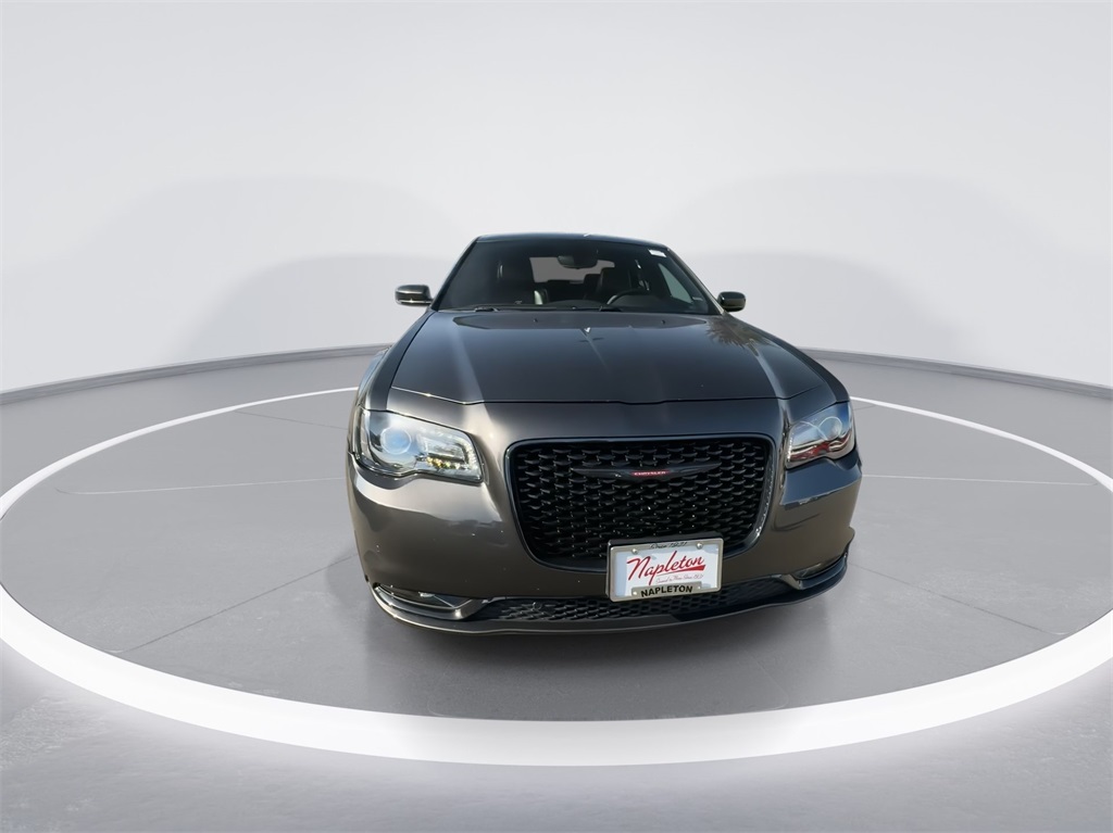 2023 Chrysler 300 S 3