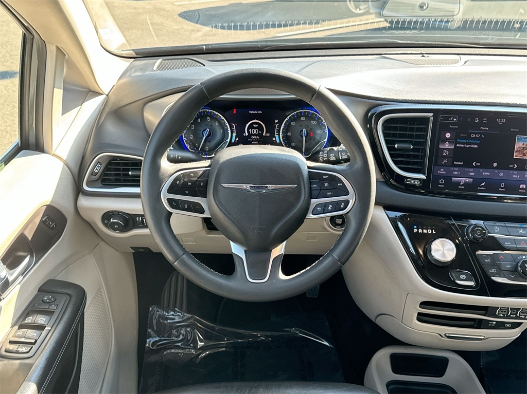 2022 Chrysler Pacifica Touring L 17