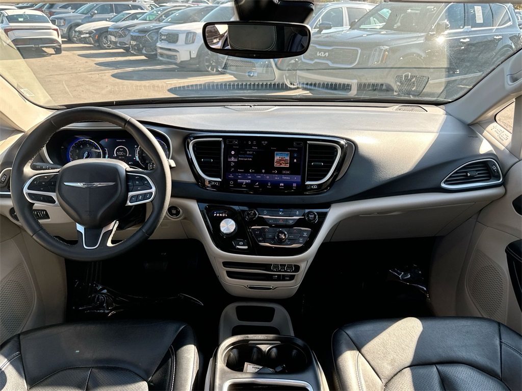 2022 Chrysler Pacifica Touring L 18