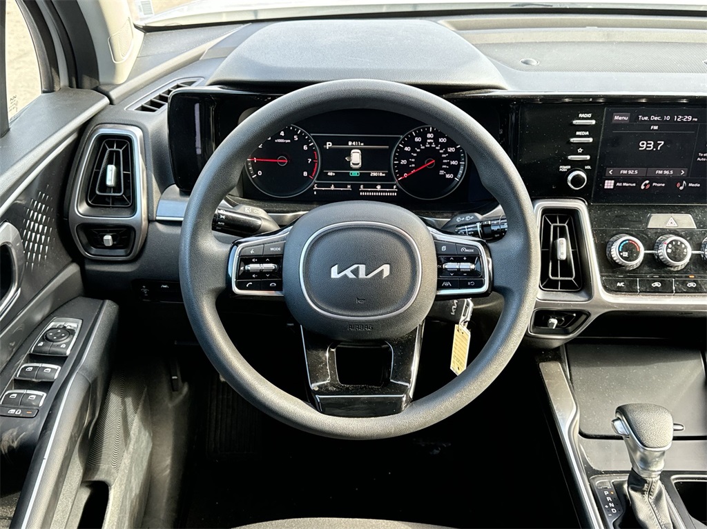 2023 Kia Sorento LX 16