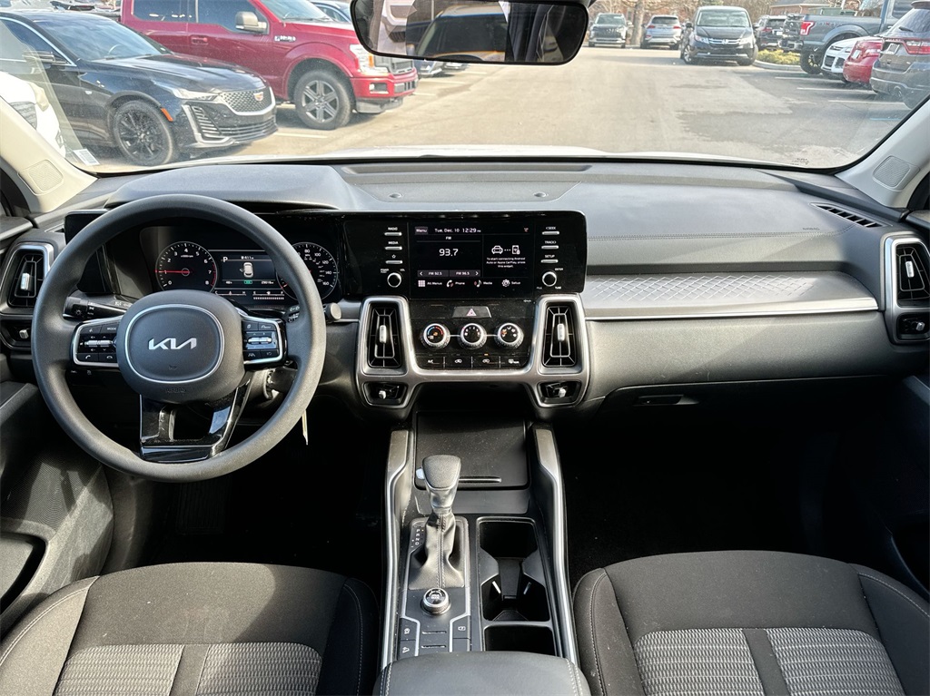 2023 Kia Sorento LX 17