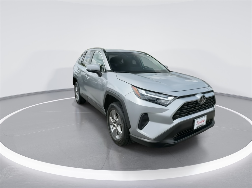 2022 Toyota RAV4 XLE 2