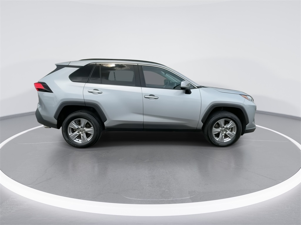 2022 Toyota RAV4 XLE 12