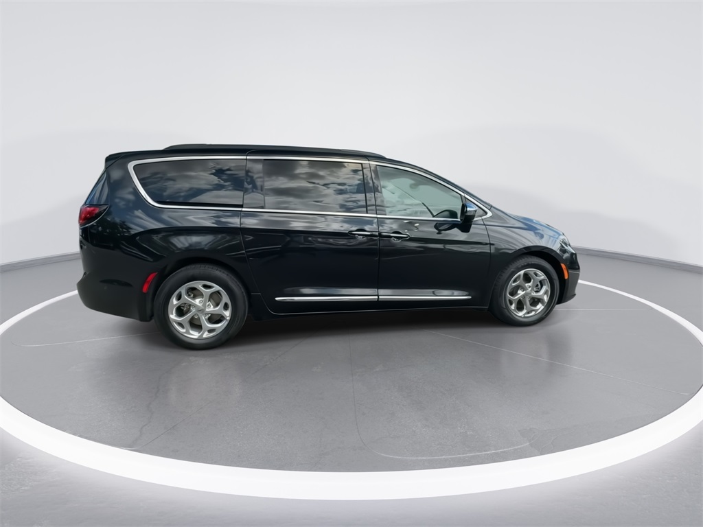 2022 Chrysler Pacifica Limited 11