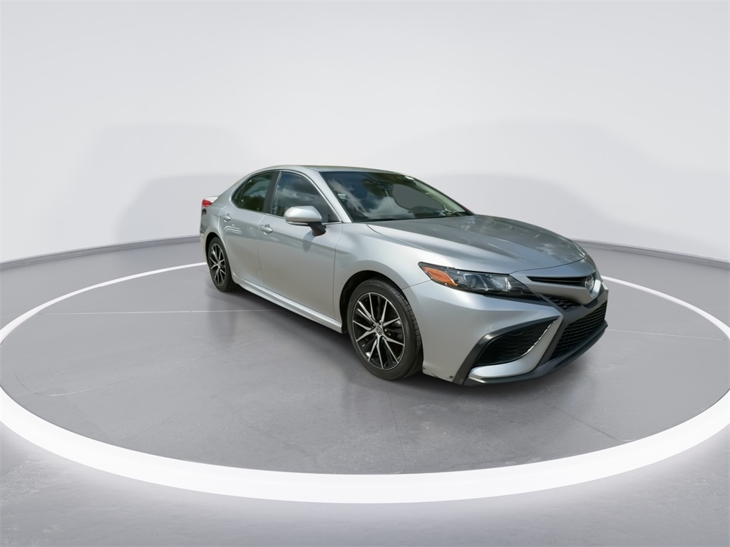 2022 Toyota Camry SE 2