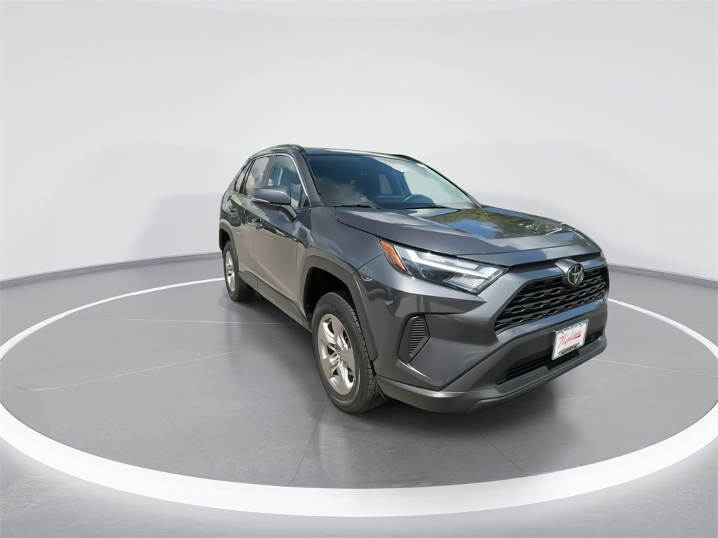 2022 Toyota RAV4 XLE 3