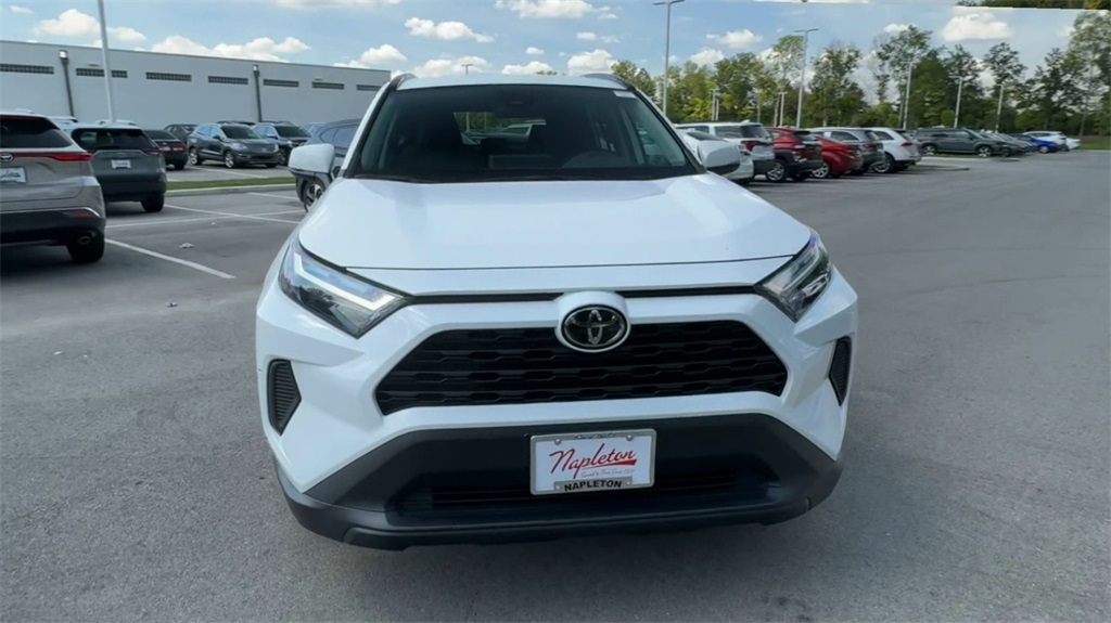 2022 Toyota RAV4 XLE 3