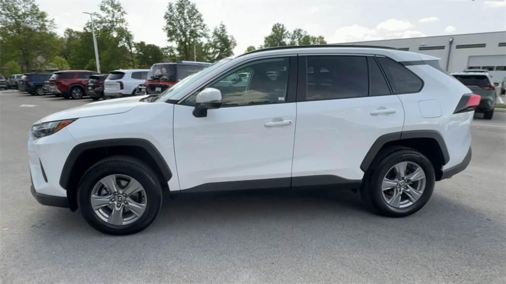 2022 Toyota RAV4 XLE 6