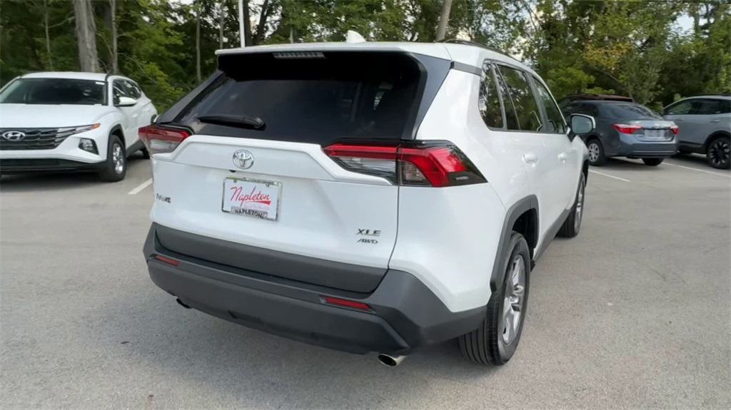 2022 Toyota RAV4 XLE 10