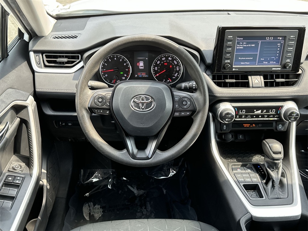 2022 Toyota RAV4 XLE 17