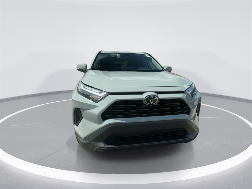 2022 Toyota RAV4 XLE 2