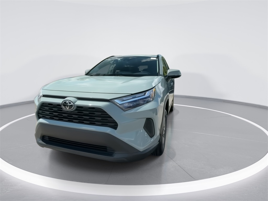 2022 Toyota RAV4 XLE 3