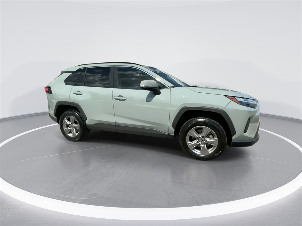 2022 Toyota RAV4 XLE 12